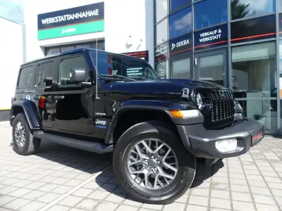 Gebraucht Jeep Wrangler Unlimited Sahara 381 PS (280 kW) 2022 Black clear coat (metallic) SUV