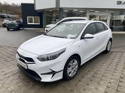 Gebraucht Kia Ceed Edition 7 120 PS (88 kW) 2023 Weiß Kleinwagen