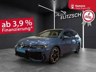 Gebraucht VW Golf VIII R-line 150 PS (110 kW) 2025 Blau Kombi