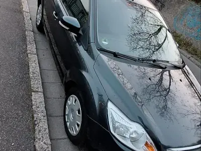 Gebraucht Ford Focus 90 PS (66 kW) 2009 Grau Limousine