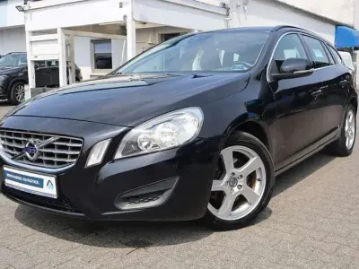 Gebraucht Volvo V60 Business Edition 150 PS (110 kW) 2011 Black sapphire Kombi