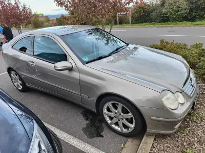 Gebraucht Mercedes C200 Classic 163 PS (119 kW) 2002 Silber Limousine