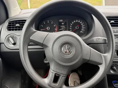 Gebraucht VW Polo 60 PS (44 kW) 2011 Schwarz Kleinwagen