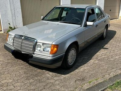 Gebraucht Mercedes E230 136 PS (100 kW) 1991 Silber Limousine