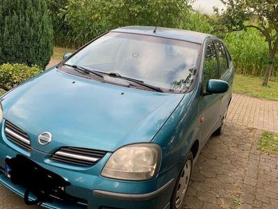 Nissan Almera Tino