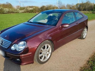 Second-hand Mercedes C160 122 CP (89 kW) 2006 Roșu Coupe