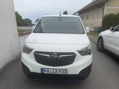 Używany Opel Combo Edition 131 KM (96 kW) 2020 Biały Minivan