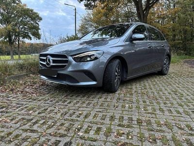 Gebraucht Mercedes B200 163 PS (119 kW) 2022 Grau Van / Kleinbus