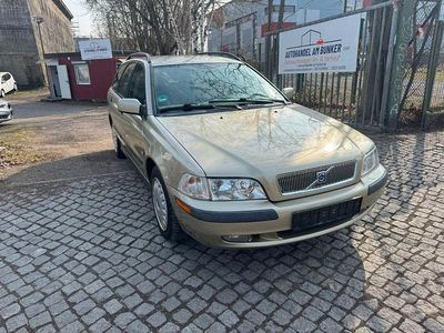 Gebraucht Volvo V40 Comfort 122 PS (89 kW) 2001 Braun Kombi