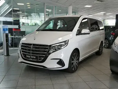 Gebraucht Mercedes V300 Exclusive 237 PS (174 kW) 2025 Weiß Van / Kleinbus