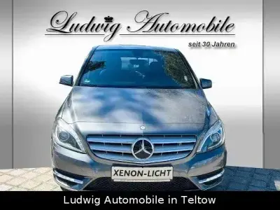 Gebraucht Mercedes B180 122 PS (89 kW) 2013 Mountaingrau metallic Van / Kleinbus