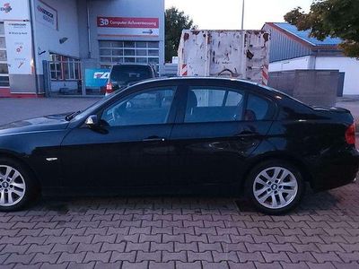 Gebraucht BMW 318 143 PS (105 kW) 2007 Schwarz Limousine
