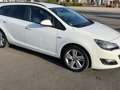 Usata Opel Astra Style 140 CV (102 kW) 2014 Bianco Station wagon