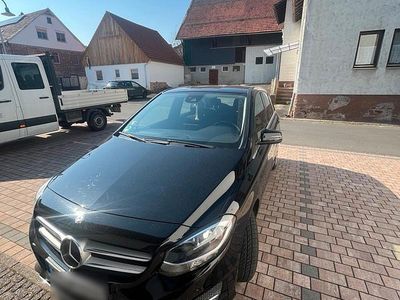 Gebraucht Mercedes B200 136 PS (100 kW) 2016 Schwarz Van / Kleinbus