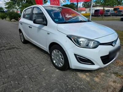 Gebraucht Hyundai i20 85 PS (62 kW) 2014 Weiß Kleinwagen
