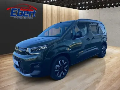 Neu Citroën Berlingo XTR 131 PS (96 kW) 2026 Grün Van / Kleinbus