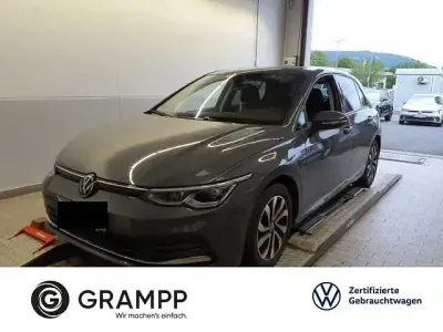 Gebraucht VW Golf VIII Active 150 PS (110 kW) 2023 Grau Limousine
