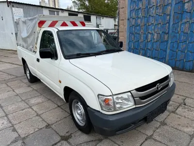 Gebraucht Toyota HiLux 88 PS (64 kW) 2001 Weiß Pickup
