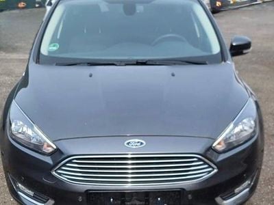 Gebraucht Ford Focus Trend 101 PS (74 kW) 2016 Grau Limousine