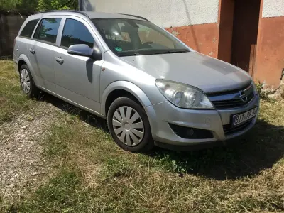 Gebraucht Opel Astra Edition 116 PS (85 kW) 2009 Silber Kombi
