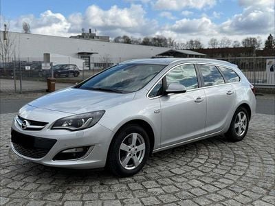 Gebraucht Opel Astra 131 PS (96 kW) 2014 Silber Kombi