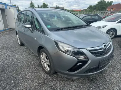 Gebraucht Opel Zafira Tourer Edition 116 PS (85 kW) 2013 Silbersee/perl silber (m2) Van / Kleinbus