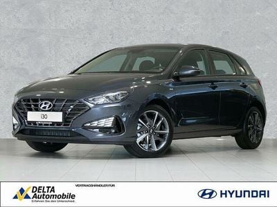 Gebraucht Hyundai i30 Trend 120 PS (88 kW) 2022 Dark knight Limousine