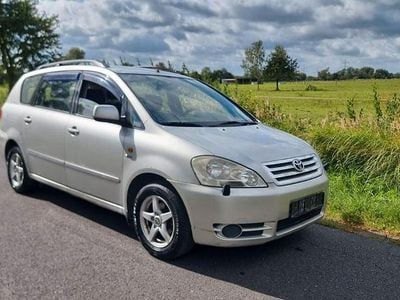 Gebraucht Toyota Avensis Verso 150 PS (110 kW) 2003 Silber Van / Kleinbus