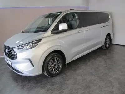 Gebraucht Ford Tourneo Titanium 136 PS (100 kW) 2025 Polarsilber metallic Van / Kleinbus