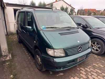 Mercedes V220
