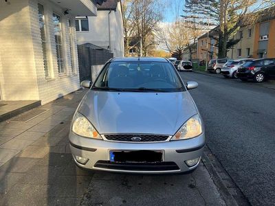 Gebraucht Ford Focus Ghia 101 PS (74 kW) 2002 Silber Limousine