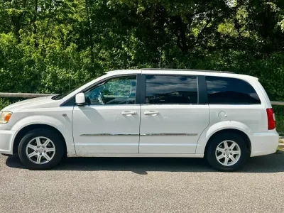 Gebraucht Chrysler Town & Country 283 PS (208 kW) 2012 Weiß Van / Kleinbus