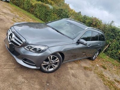 Gebraucht Mercedes E220 Elegance 170 PS (125 kW) 2015 Grau Kombi