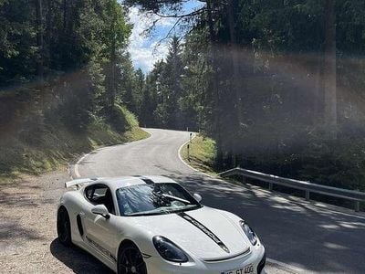 Porsche Cayman GT4