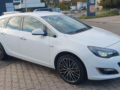 Weiß Gebraucht 2013 Opel Astra Kombi | 4.800 € (Fairer Preis)