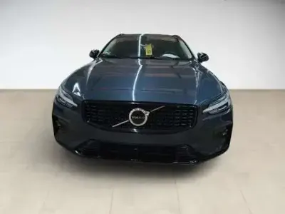 Używany Volvo V60 Plus 197 KM (144 kW) 2024 Niebieski Kombi