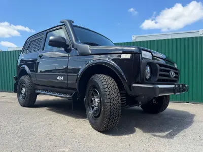Neu Lada niva 83 PS (61 kW) 2026 Schwarz SUV