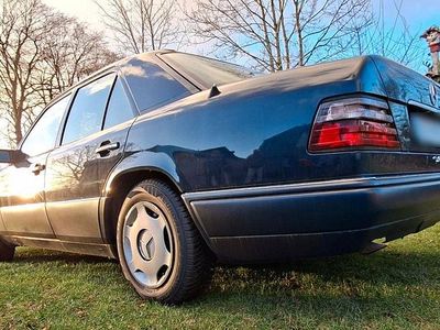 Second-hand Mercedes 220 150 CP (110 kW) 1995 Albastru Berlinǎ