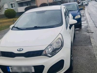 Gebraucht Kia Rio 74 PS (54 kW) 2014 Weiß Kleinwagen