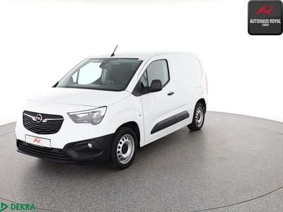 Jade weiss Gebraucht 2022 Opel Combo Edition Van / Kleinbus | 12.880 € (Guter Preis)