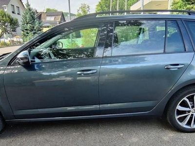 Grau Gebraucht 2019 Skoda Octavia Soleil Kombi | 15.500 € (Guter Preis)