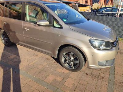 Gebraucht VW Touran Life 140 PS (102 kW) 2013 Van / Kleinbus