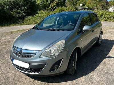 Begagnad Opel Corsa Edition 101 HK (74 kW) 2012 Silver Halvkombi