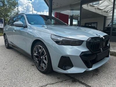 Grau Gebraucht 2024 BMW 520 Performance Limousine | 65.390 € (Teuer)
