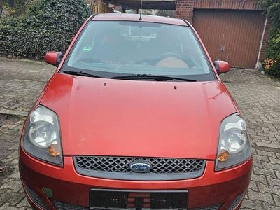 Rot Gebraucht 2007 Ford Fiesta Style Limousine | 1.599 € (Fairer Preis)