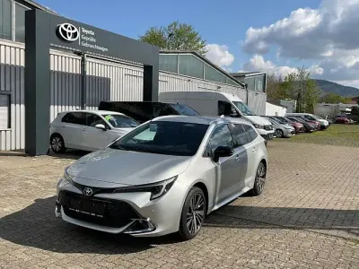 Neu Toyota Corolla 180 PS (132 kW) 2026 Silber Kombi