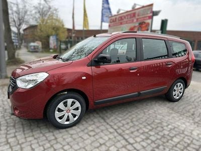 Gebraucht Dacia Lodgy Comfort 131 PS (96 kW) 2021 Rot Van / Kleinbus