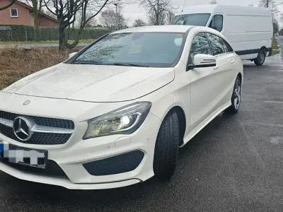 Gebraucht Mercedes CLA180 Shooting Brake Urban 122 PS (89 kW) 2016 Weiß Kombi