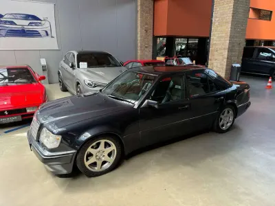 Gebraucht Mercedes E500 320 PS (235 kW) 1995 Blauschwarzmet. Limousine