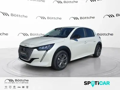 Gebraucht Peugeot e-208 Active 100 kW (136 PS) 2022 Weiß Kleinwagen